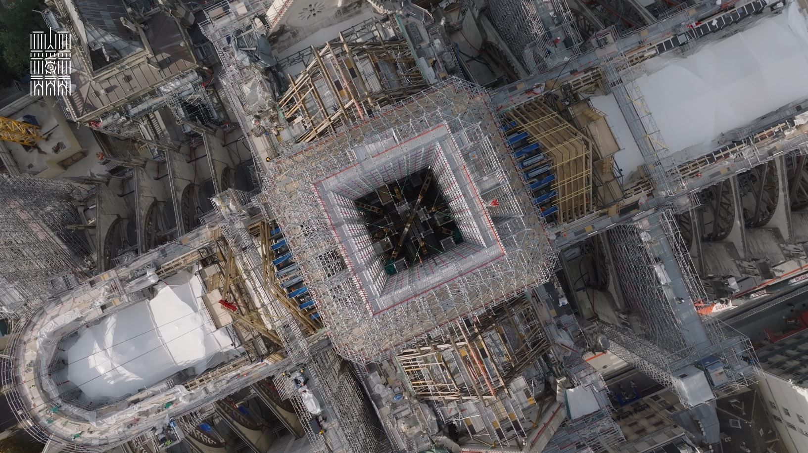 Reb Tir Notre Dame De Paris Le Chantier Vu Du Ciel